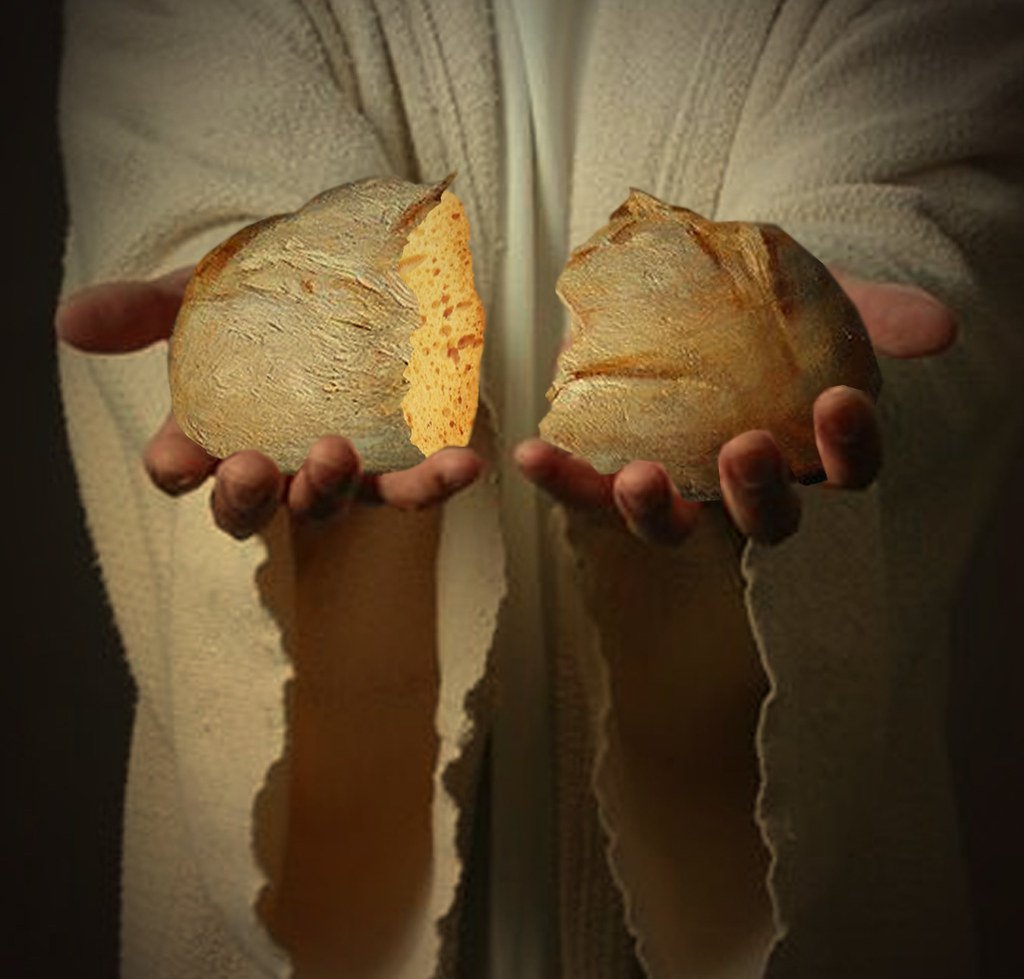 Громадная щедрость. Христос и хлеб. Иисус хлеб. Иисус преломляет хлеб. Фотосессия с хлебом.